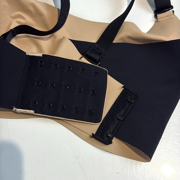 Knix Evolution Bra Reversible Black and Tan - Picture 4 of 8